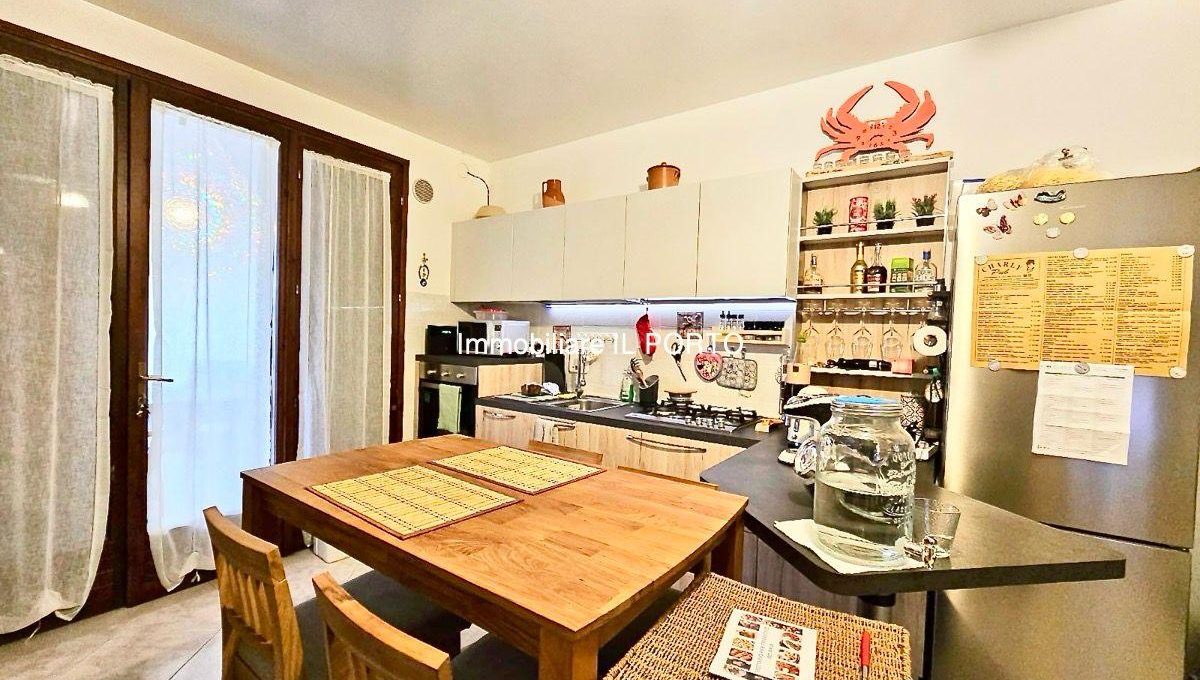 2988b76c-7ffe-4061-b8e1-c17a2d4c2970