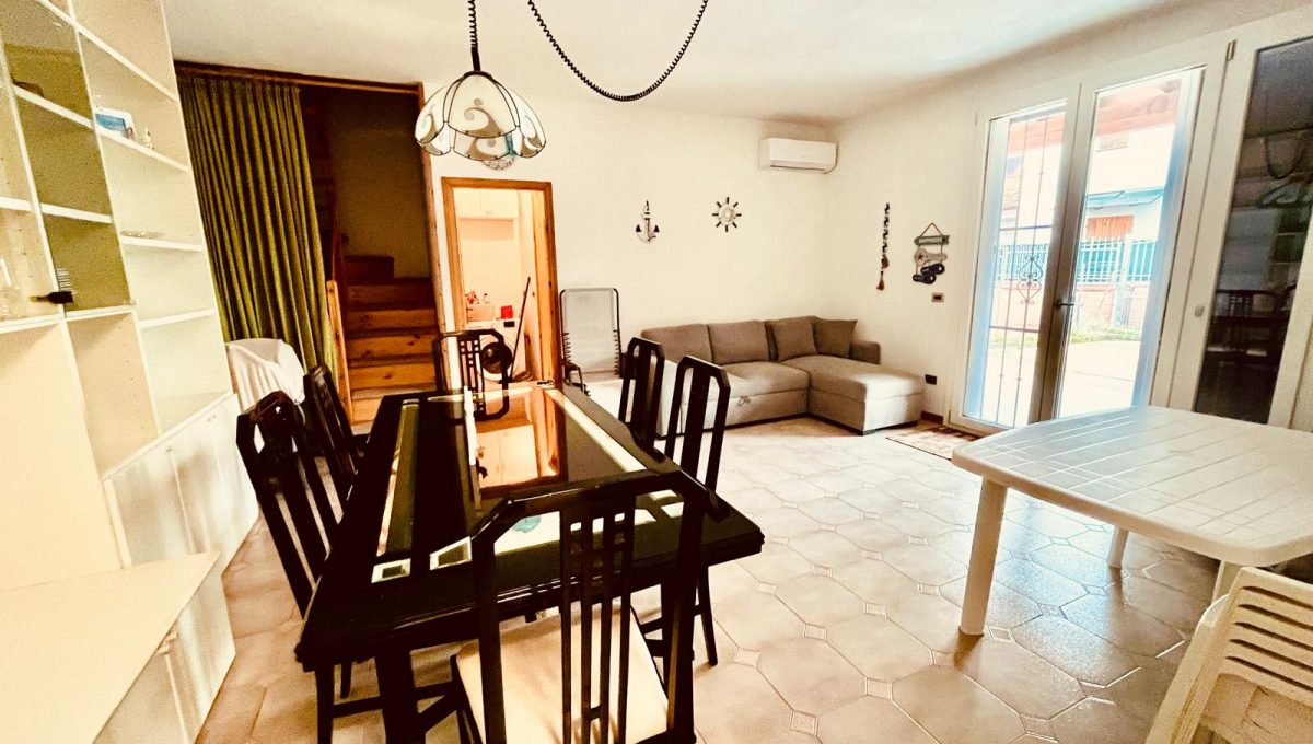 533ac7a1-e5fd-46b7-a0dd-9e2da2e96ebd