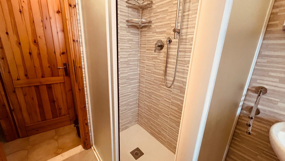 6dcf50ff-61ab-4913-aae8-55b8b5354204