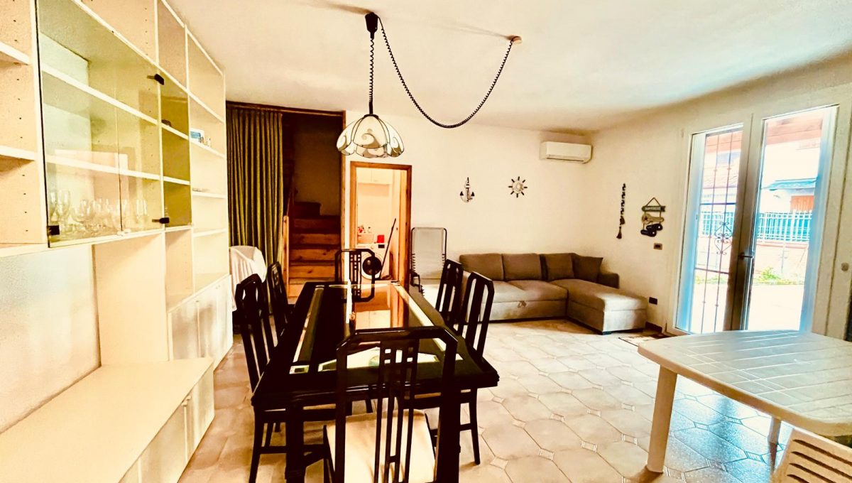 922a2824-c7d7-4aad-90d6-69411eb8d9b8