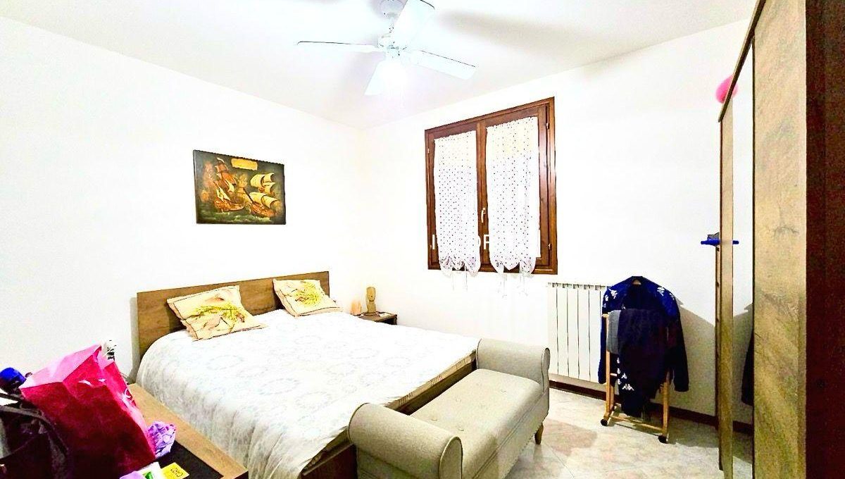 9a5a33f0-5182-4964-a9f2-d9fe1a45f115