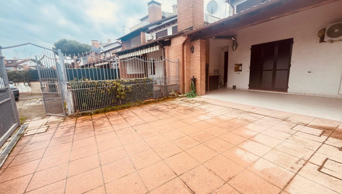 b2341515-e5c9-4d2c-b82a-9a763e12a554