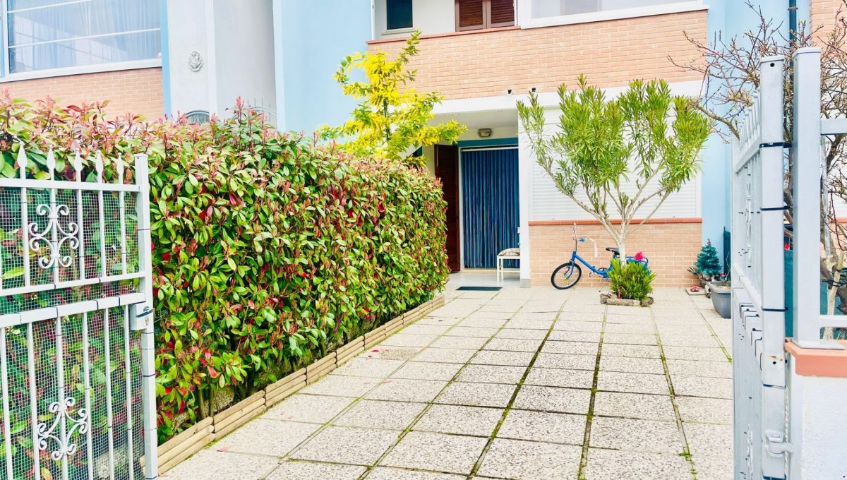 a84ae06d-2228-475c-9252-032e7c00ccb0