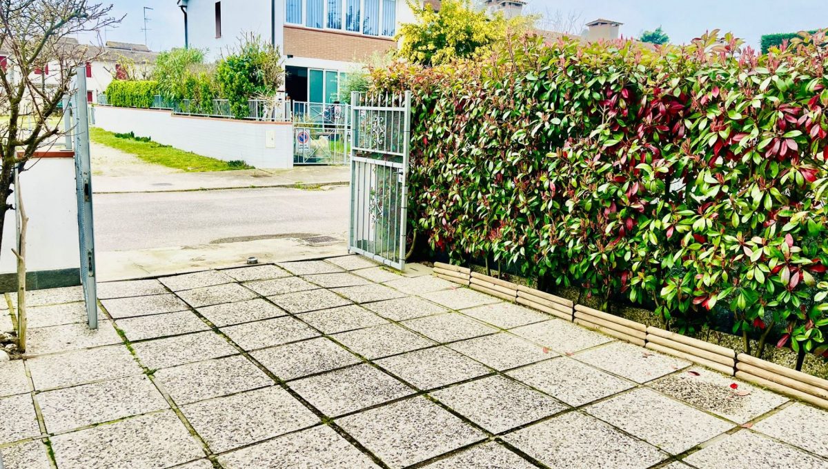 b2b4dbdb-db32-4b41-8699-ba6df69e3ae4