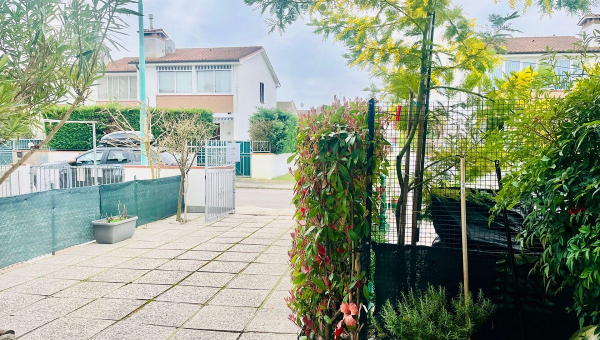 ba080cf8-9641-48af-8eda-3bd6ae12e284