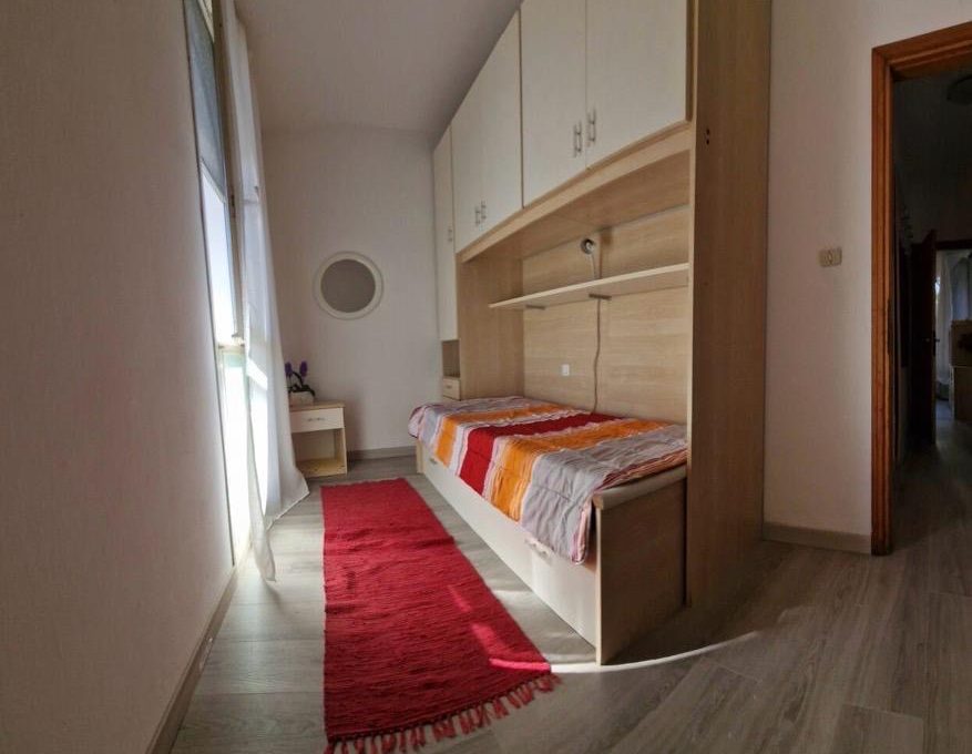 b2e89e8c-c7eb-49f0-a4bd-5f77e83b3712