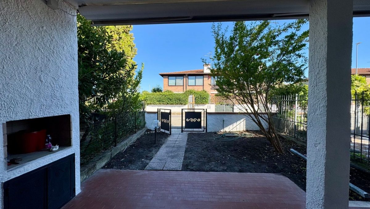 e8618353-53a3-4e84-8836-cabf5d0f97a2